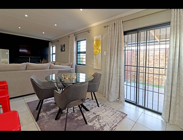 4 BEDROOM HOUSE FOR SALE IN COSMO CITY